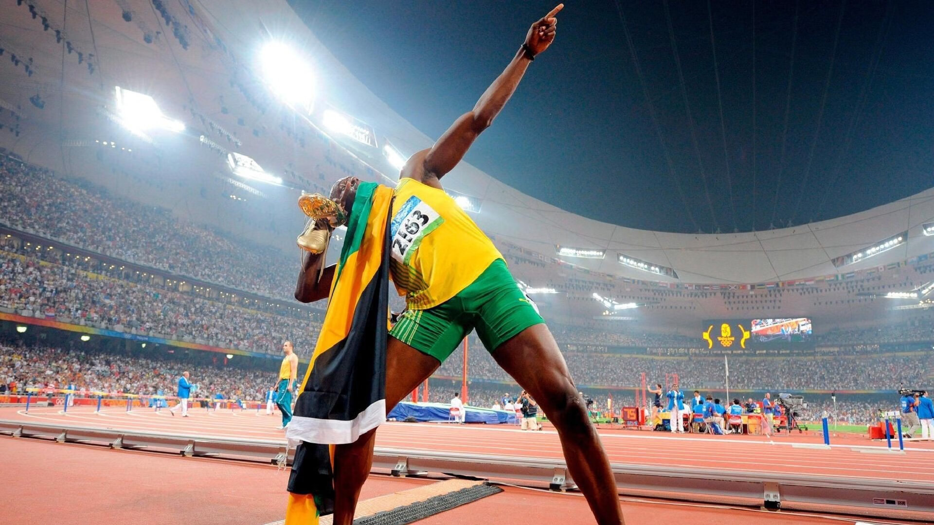 包含姆巴佩官方宣布出色防守新规，瑞士队引发争议！赛场气氛高涨的词条